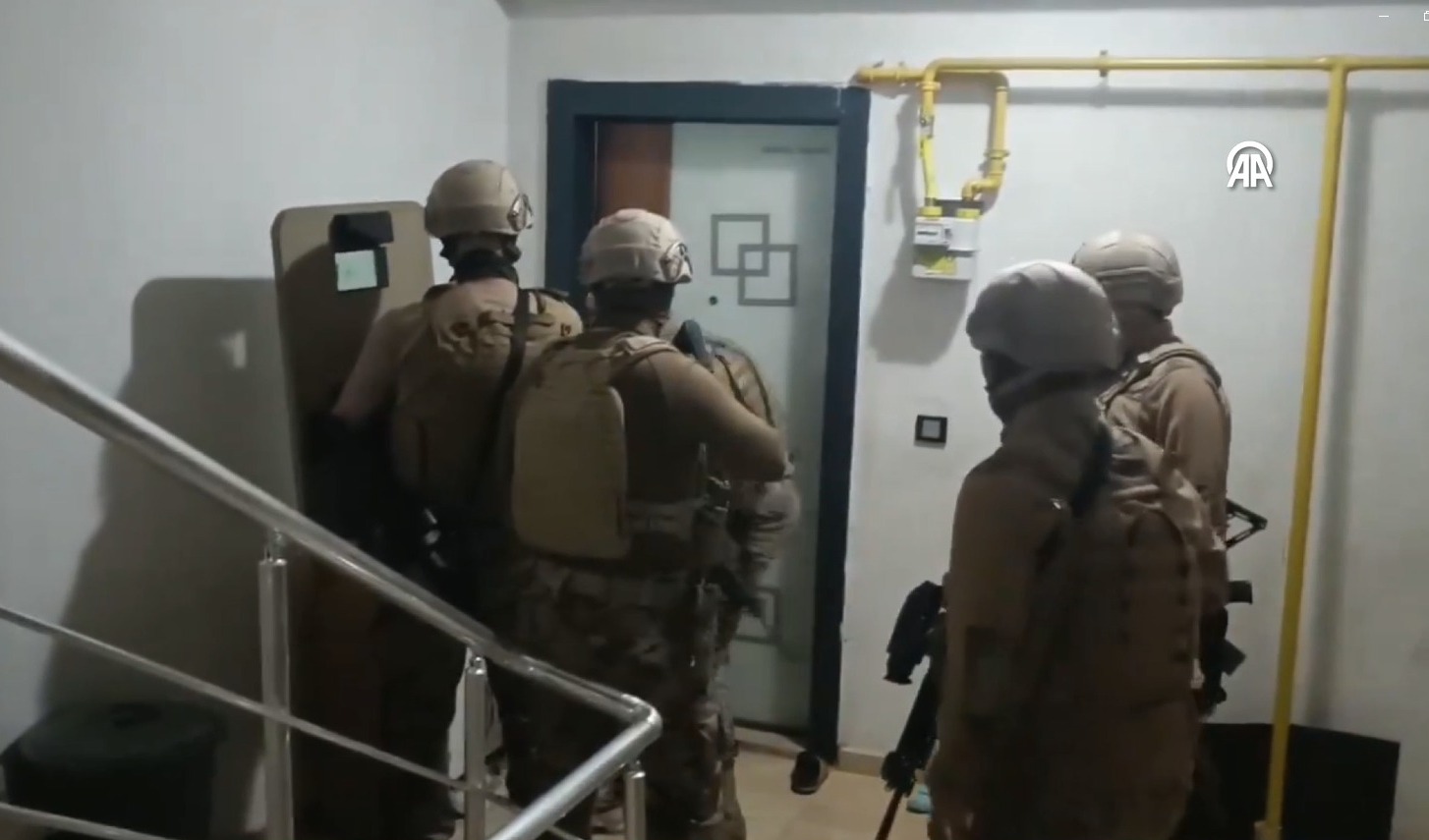 Suç örgütlerine yönelik “Mahzen-35” operasyonlarında 46 şüpheli yakalandı