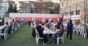 Aile ve Sosyal Hizmetler İl Müdürü Ulaş, koruyucu annelerle iftar sofalarında buluştu