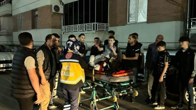 Aksaray’da ehliyetsiz Motosiklet Sürücüsü Kaldırıma Çarptı. Ardaşı olay yerinden motosikleti