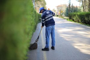 Mezarlıklarda bayram hazırlığı başladı