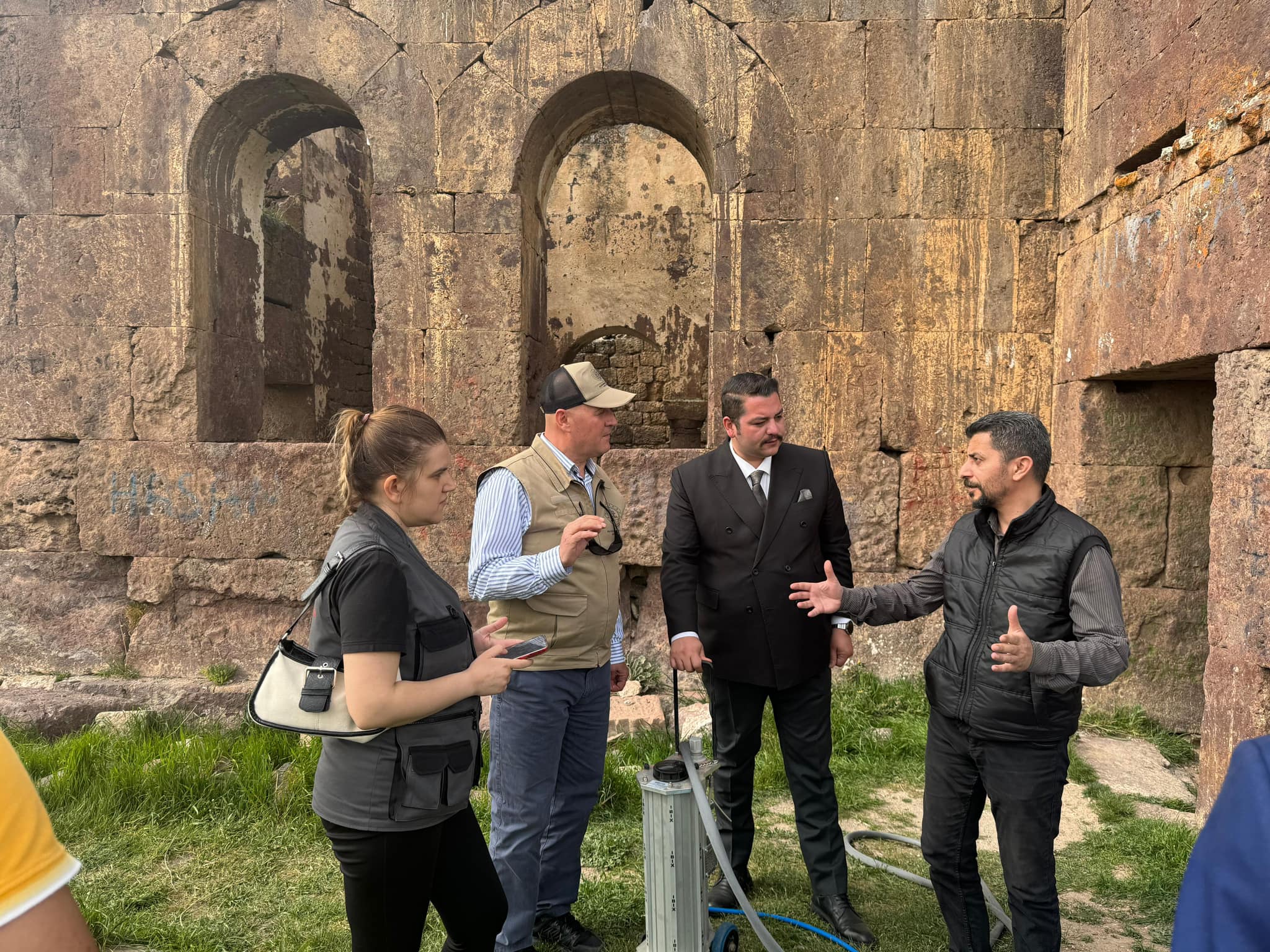 Kızıl Kilise mirası korunuyor, Kaymakam Taşavlı öncülüğünde mimari yapıda temizlik çalışması yapıldı