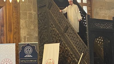 Aksaray’da Genç Hatipler Minberde Hutbe Okuma Yarışması düzenlendi. Dereceye giren