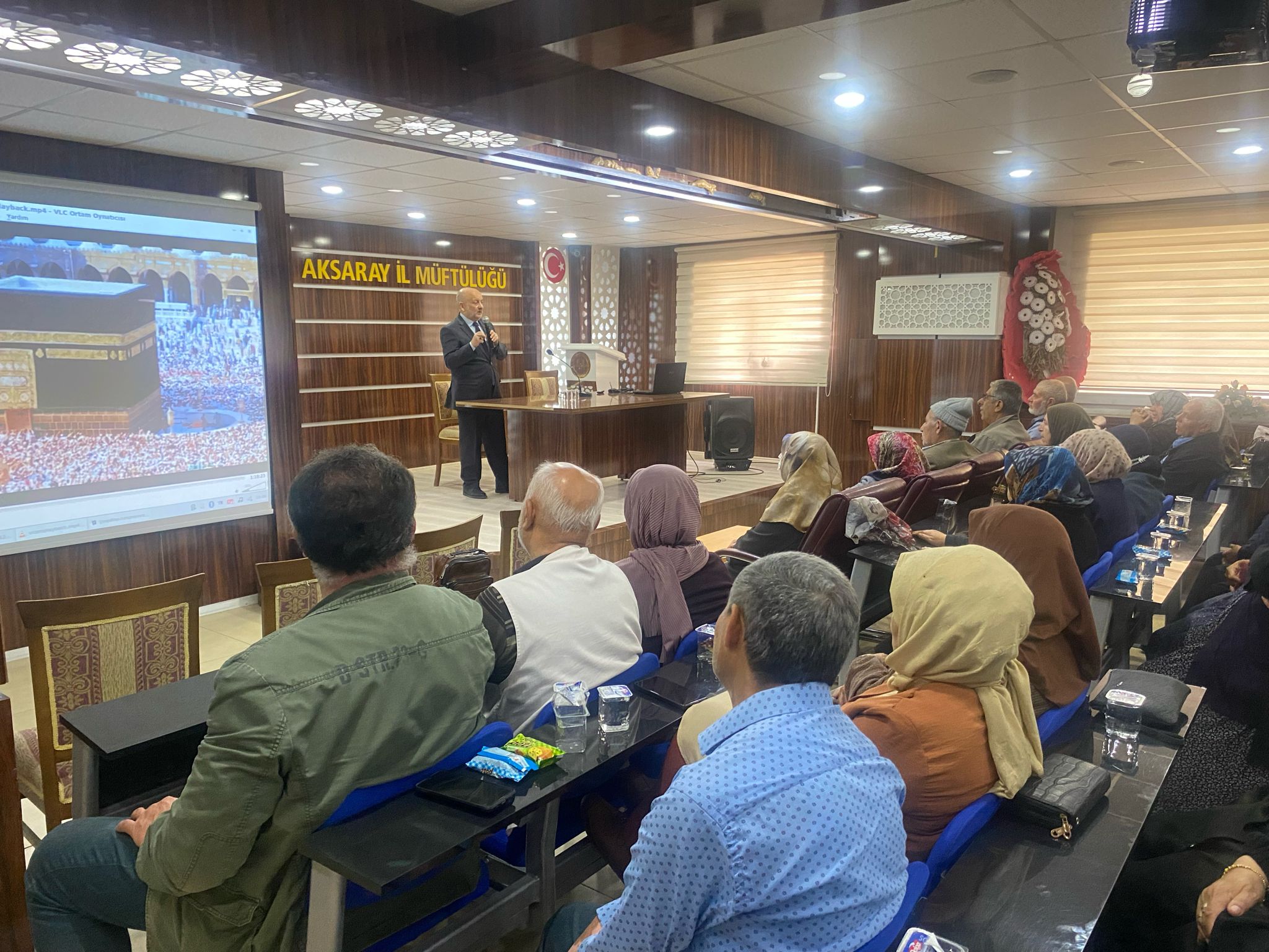 Aksaraylı Hacı Adayları için “Hac Hazırlık Semineri ve Tanışma Toplantısı” Düzenlendi