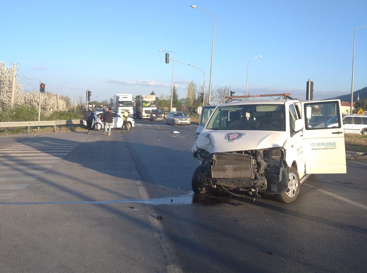 Konya’nın Akşehir ilçesinde kamyonetin