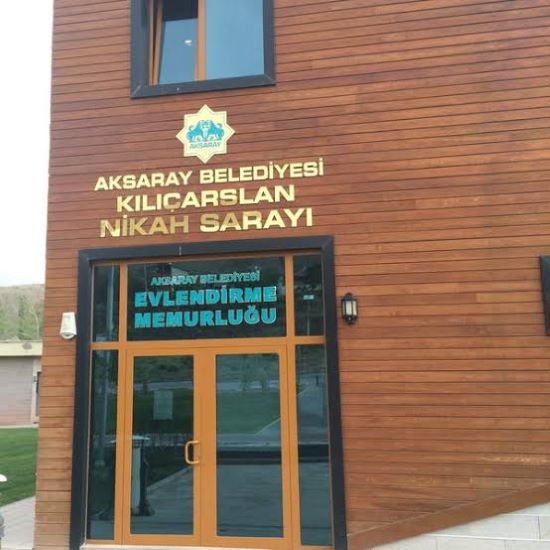 Evliliklerini özel bir tarihte gerçekleştirmek isteyenler 04.04.2024 tarihinde nikah salonlarına