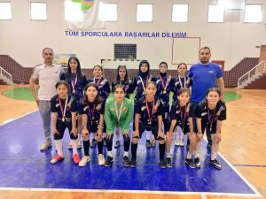 Kırşehir’de Futsal Arenası Titredi: Aksaraylı Gençler Çeyrek Finale Yükseldi!