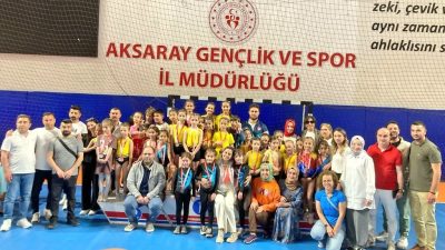 Aksaray’da yoğun katılım gören okul sporları jimnastik il birinciliği müsabakaları