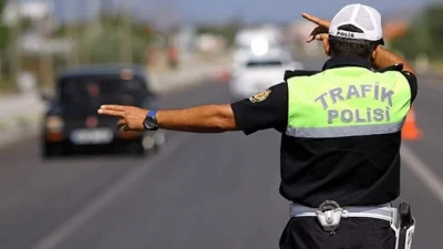Kayseri'de trafikte abartı egzoz kullanan, drift yapan ve makas atan