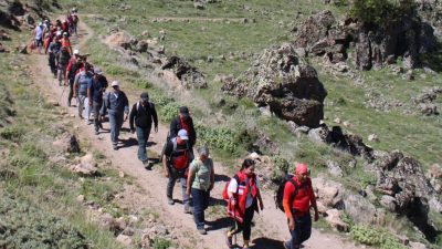 Atatürk'ü Anma Gençlik ve Spor Bayramı Kutlamaları kapsamında düzenlenen yürüyüşe