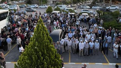Hac ibadetini yerine getirmek üzere kutsal topraklara doğru yola çıkan