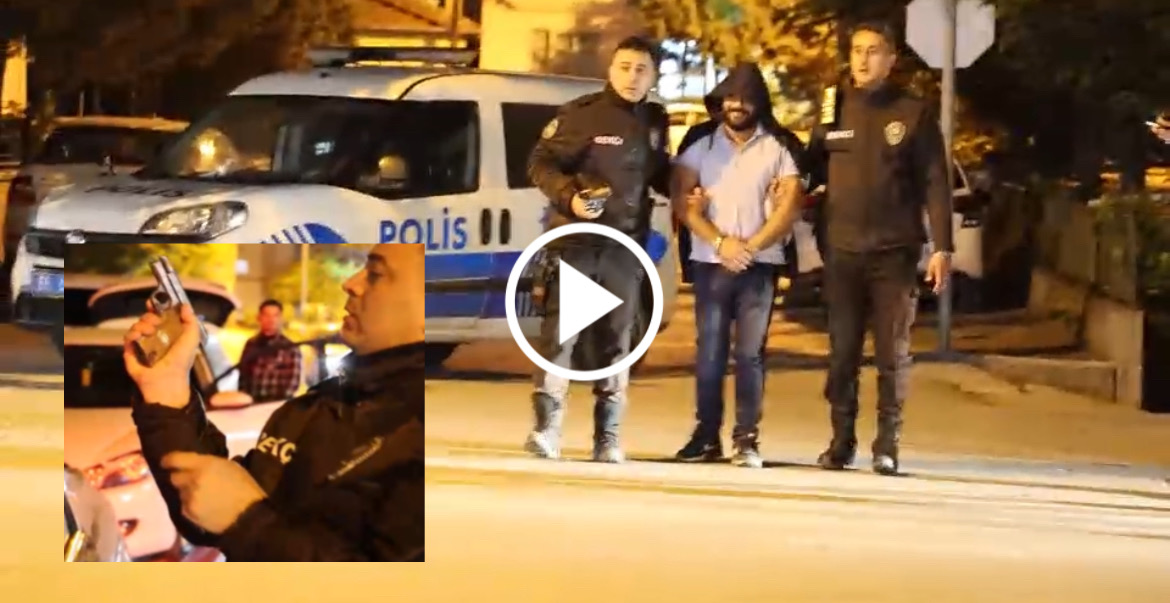 Aksaray’da Silahla Yakalandı, Kelepçe Takılınca Polis Aracına Gülerek Bindi