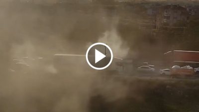 Aksaray’da trafik ışıklarında gerçekleşen olayda şoke eden görüntüler ortaya çıktı.