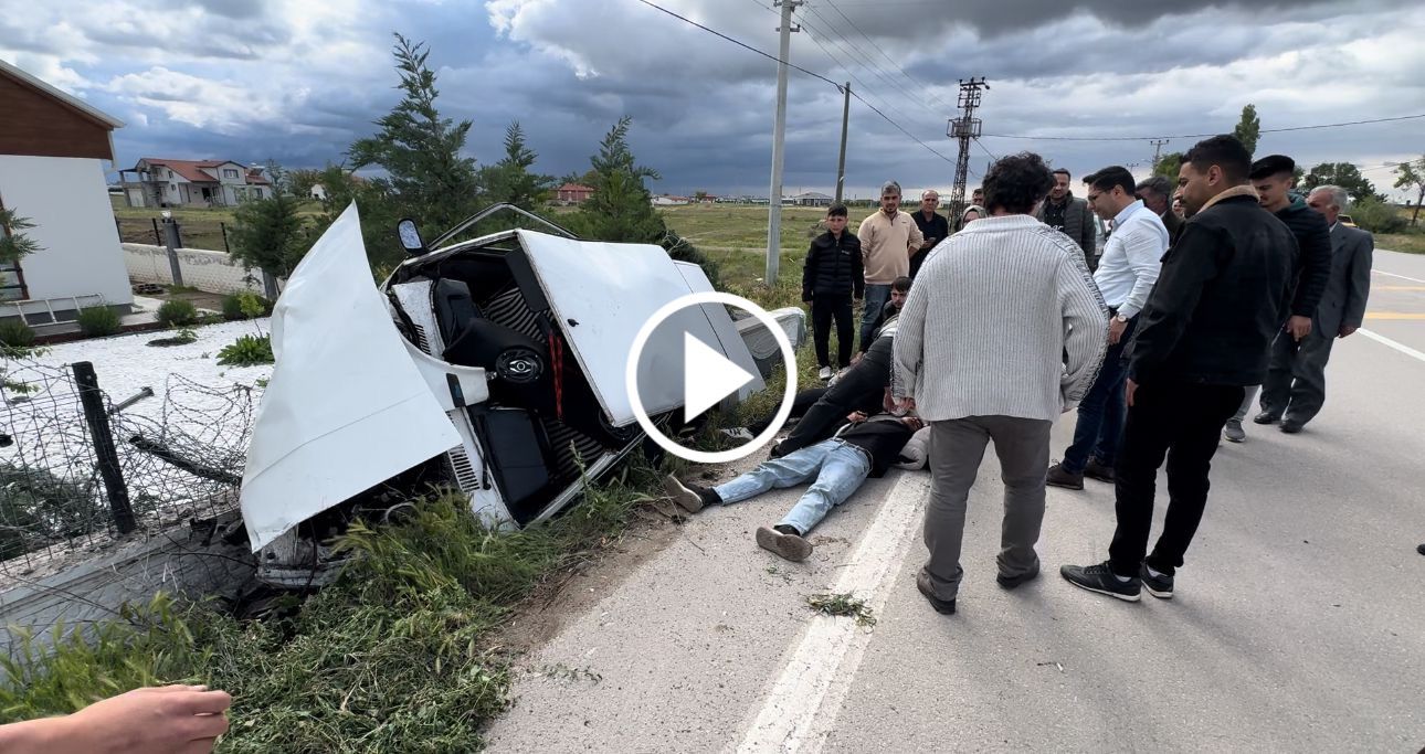 Aksaray’da düğün konvoyu kaza yaptı: Araç hurdaya döndü! 2 Kişi Ağır Yaralandı!