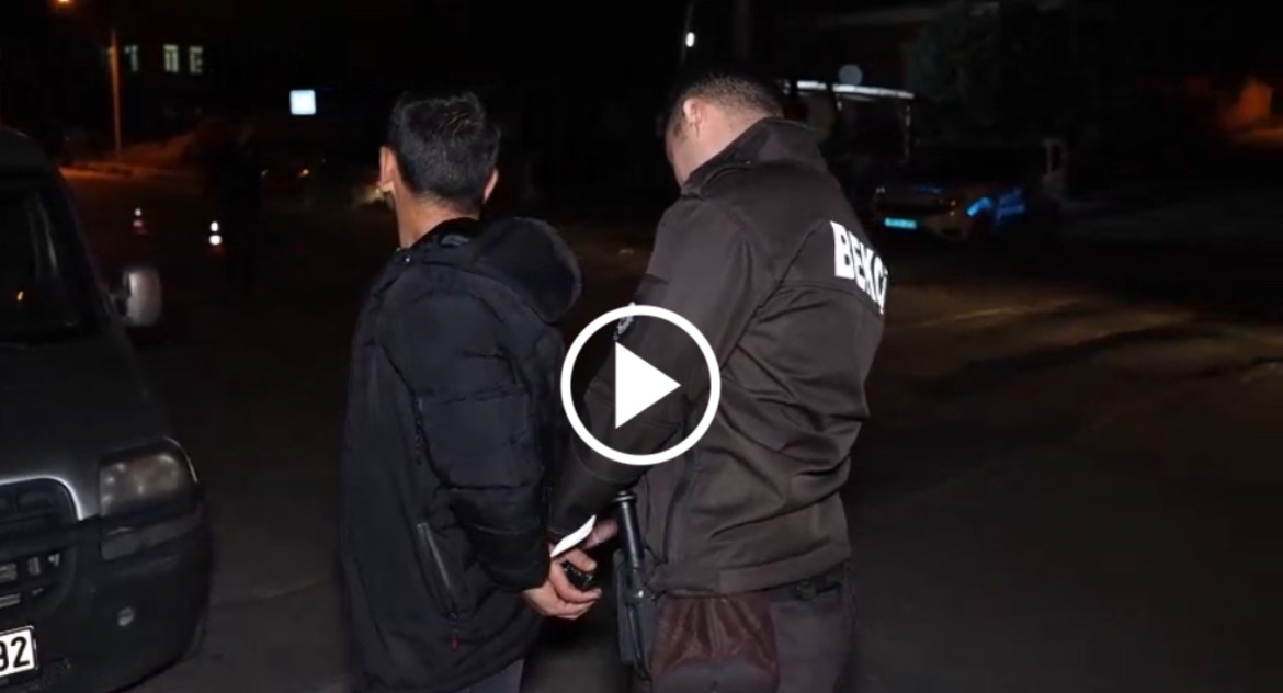 Aksaray’da Polis Kovalamacası: Ehliyetsiz Sürücü Uyuşturucuyla Yakalandı! İşte O Anlar
