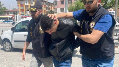 Konya’nın Selçuklu ilçesinde bir kişi bıçaklanarak hayatını kaybetti. Parsana Mahallesi