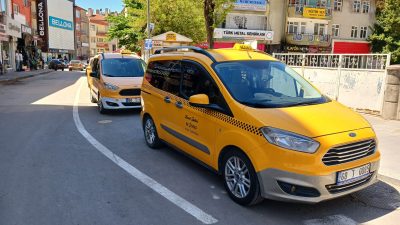 Aksaray Şoförler Otomobilciler ve Nakliyeciler Odası Başkanı Ayhan Tüzün, taksimetre