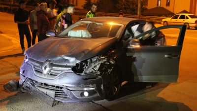Kırıkkale’de 2 otomobilin çarpışması sonucu yaralanan 5 kişi hastaneye kaldırıldı.