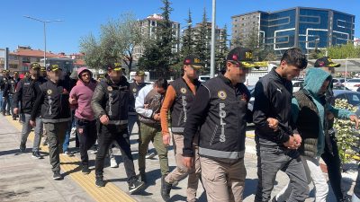 Niğde’de düzenlenen uyuşturucu operasyonunda gözaltına alınan 23 şüpheliden 14’ü tutuklandı.
