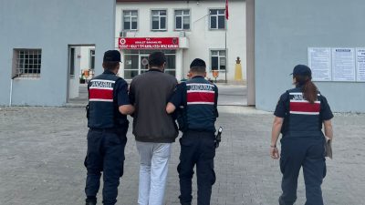 Yozgat’ta otomobilinde uyuşturucu madde ve ruhsatsız tabanca ele geçirilen zanlı