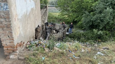 &nbsp; Kırıkkale’de otomobilin şarampole devrilmesi sonucu yaralanan 3 kişi tedavi