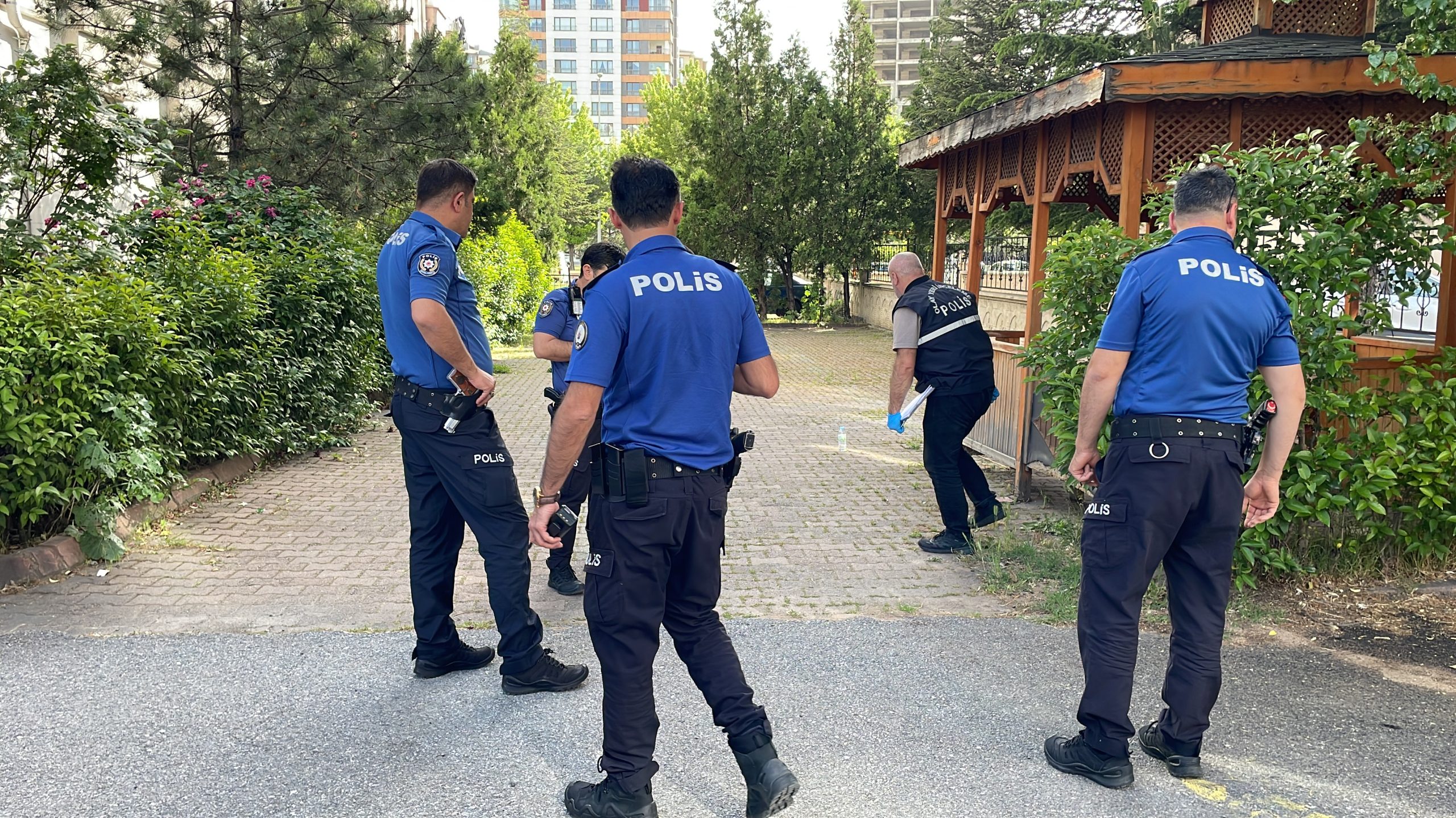 Kayseri’de bir kişi boşanma aşamasında olduğu eşini kırık cam şişe