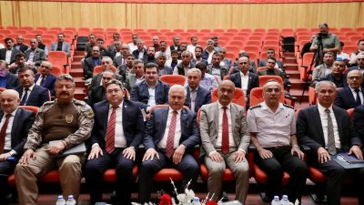 Aksaray’da Vali Mehmet Ali Kumbuzoğlu köy muhtarı ile toplantı da