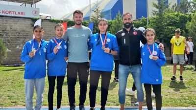 U16-U18 Atletizm Türkiye Şampiyonası'nda Aksaraylı sporcular madalyaları topladı.
