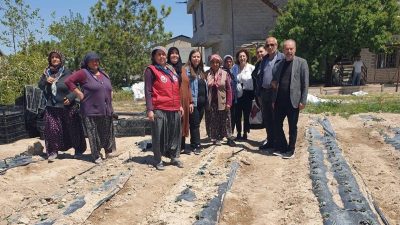 Aksaray CHP'nin İl Başkanı Bilal Özdemir ve yönetimi, tarım alanında
