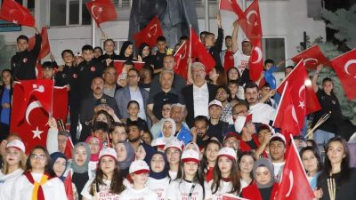 Vatandaşlar, 19 Mayıs Atatürk'ü Anma, Gençlik ve Spor Bayramı’nı coşkuyla