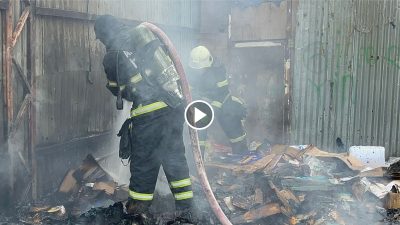 Aksaray Sofular Mahallesi 708 Sokak'ta kağıt atıkları alev aldı. Can