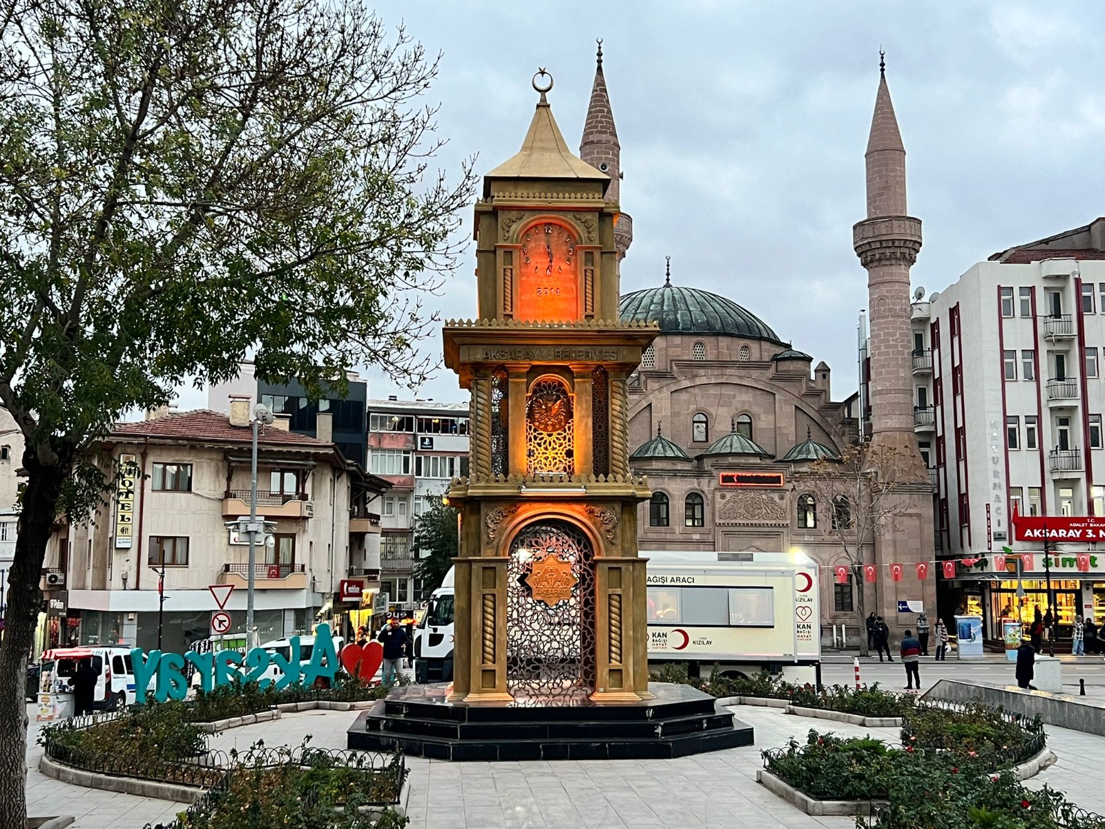 Aksaraylı vatandaşlar şehrin bir kül tablası olmadığına dikkat çekerek sokaklarda