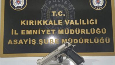 Kırıkkale’de sosyal medyada silah teşhiri yaptığı iddiasıyla gözaltına alınan zanlı