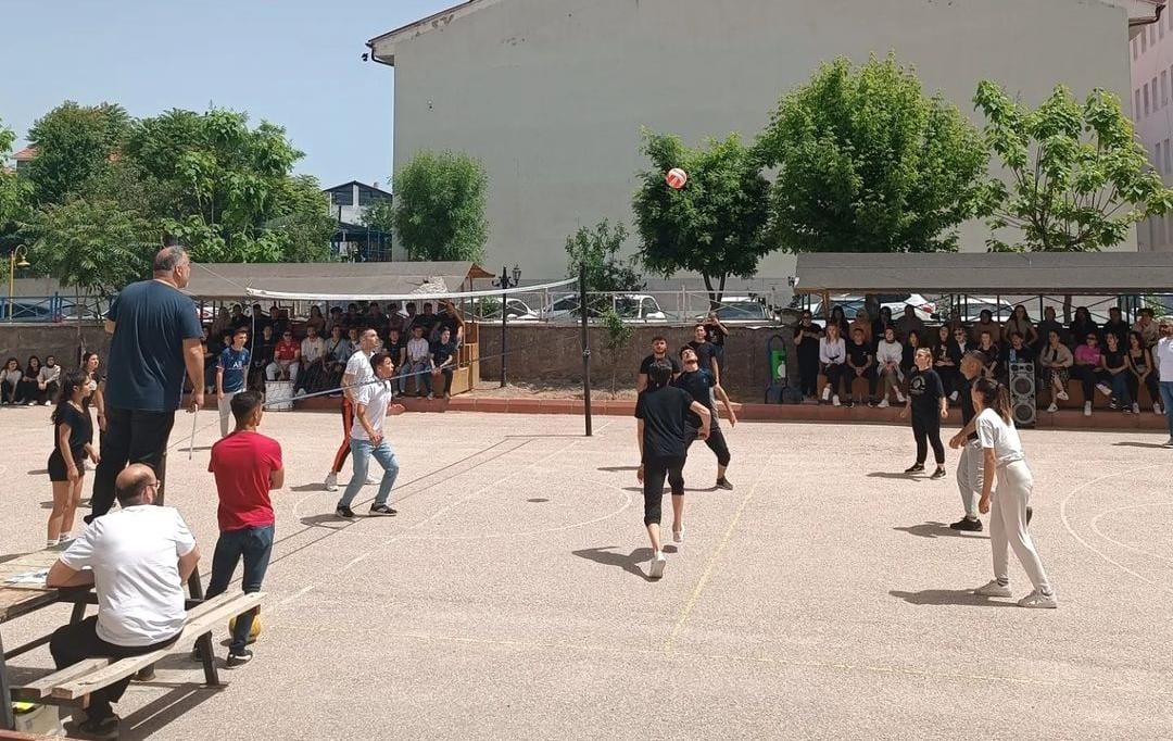 ASÜ’de turnuvalar tüm hızıyla devam ediyor