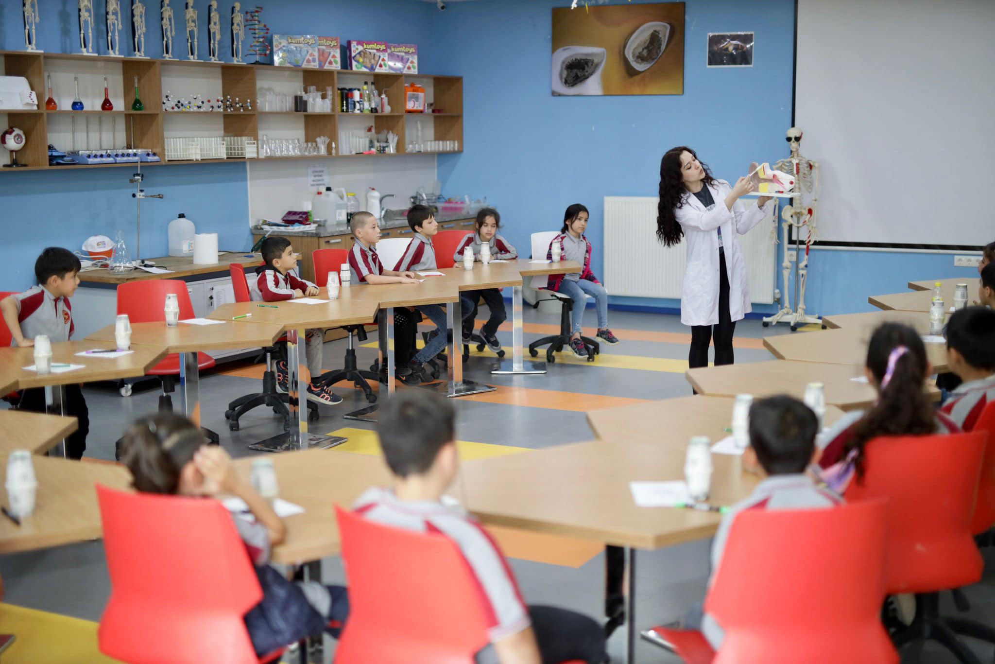 Aksaray’da Çocuklar Geleceği Keşfediyor: Bilim Merkezi Heyecanı!