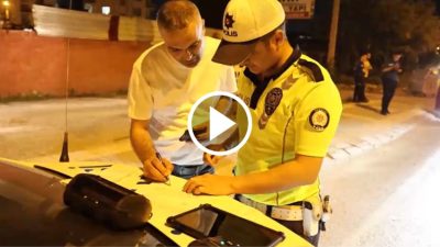 Aksaray Hacılar Harmanı’nda Polis operasyonunda alkollü sürücü kıskıvrak yakalandı. Edinilen