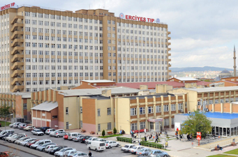 Kayseri’de 4 gün önce babasının bıçakla yaraladığı genç kız hastanede