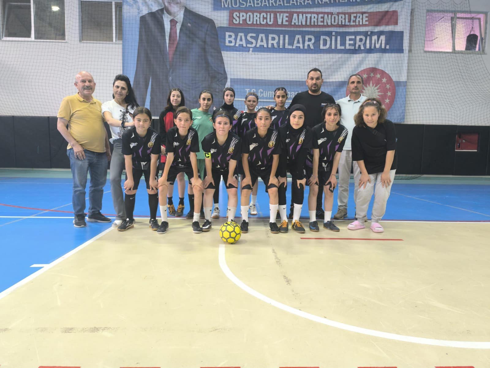 Aksaraylı temsilciler Adana’da gerçekleşen futsal müsabakalarında büyük başarı sergiledi