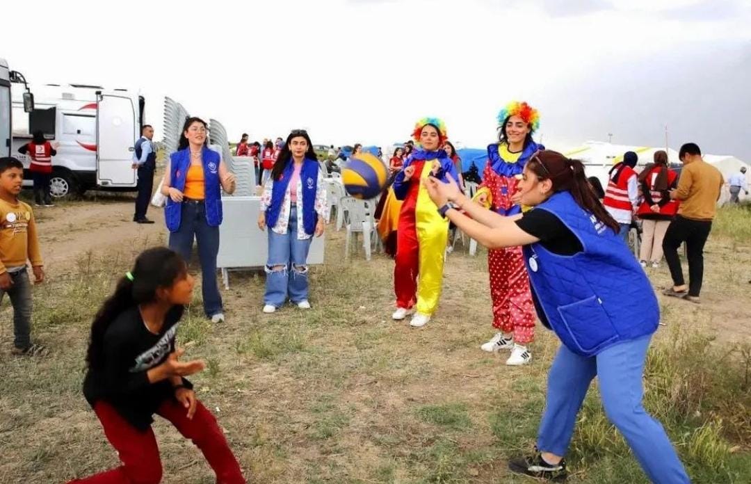 Genç Gönüllüler Mevsimlik İşçilerin Çocukları ile Buluştu