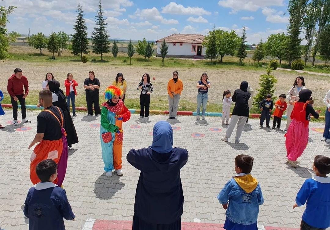 Kalpleri Fethetmek İçin Yola Çıktılar: Aksaray’da Miniklere Dokunan Gönüllüler!