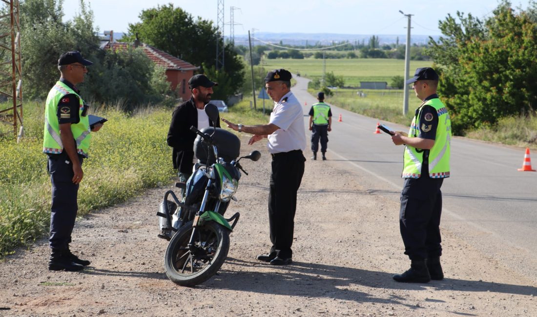 Aksaray’da Trafik Jandarma kural