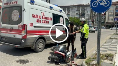 Aksaray’da kamyonet çarpmaktan son anda kurtulan motosiklet sürücüsü yaralandı.