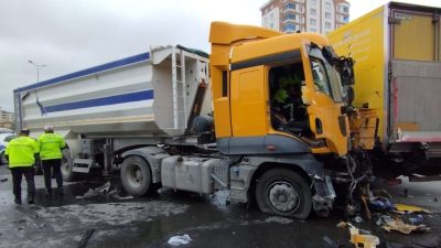Kayseri’de 6 aracın karıştığı zincirleme trafik kazasında yaralanan 6 kişi