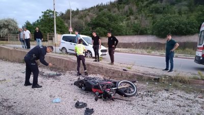 Kırıkkale’de motosikletin devrilmesi sonucu ağır yaralanan 2 kişi hastaneye kaldırıldı.