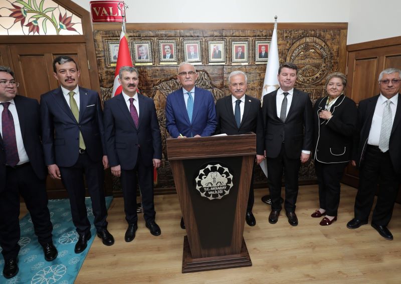 AK Parti Genel Merkez Yerel Yönetimler Başkanı Yusuf Ziya Yılmaz: Seçimleri değerlendirdi, adaylara destek istedi AK Parti Genel Merkez Yerel Yönetimler Başkanı Yusuf Ziya Yılmaz,