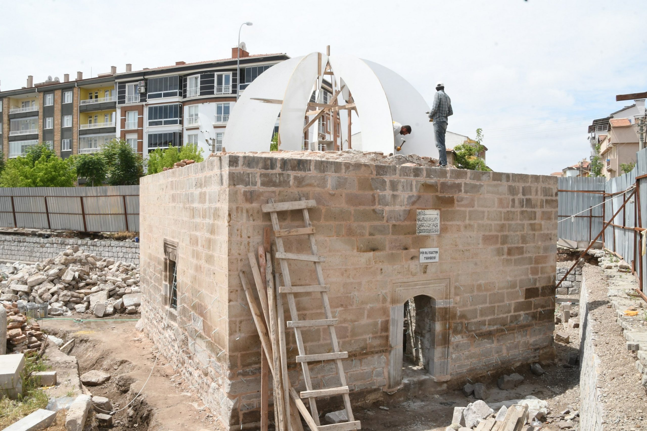 Aksaray Belediyesi Pir Ali Sultan Türbesini çok yakında ziyarete açacak