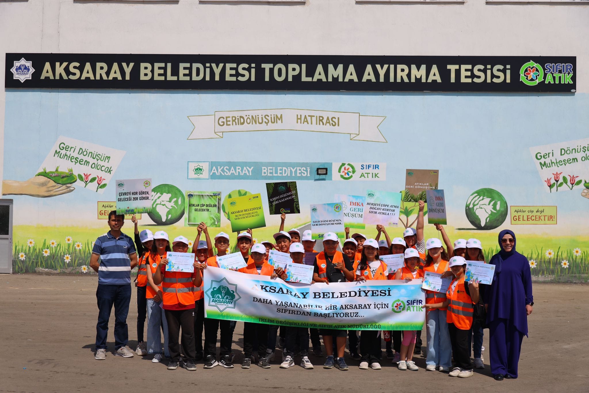 Aksaray Belediyesi toplama ayırma tesislerinde ilkokul öğrencilerini ağırladı