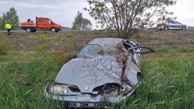 Sivas’ın Zara ilçesinde otomobilin devrilmesi sonucu aynı aileden 4 kişi