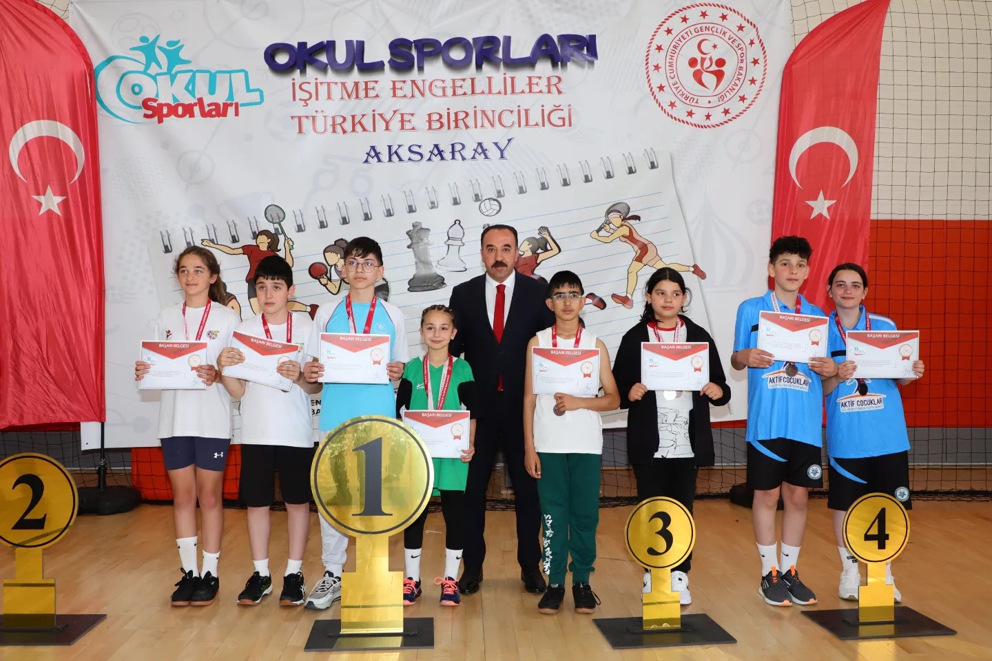 İşitme Engelliler Badminton Türkiye Şampiyonasında dereceye girenler ödüllerine kavuştu