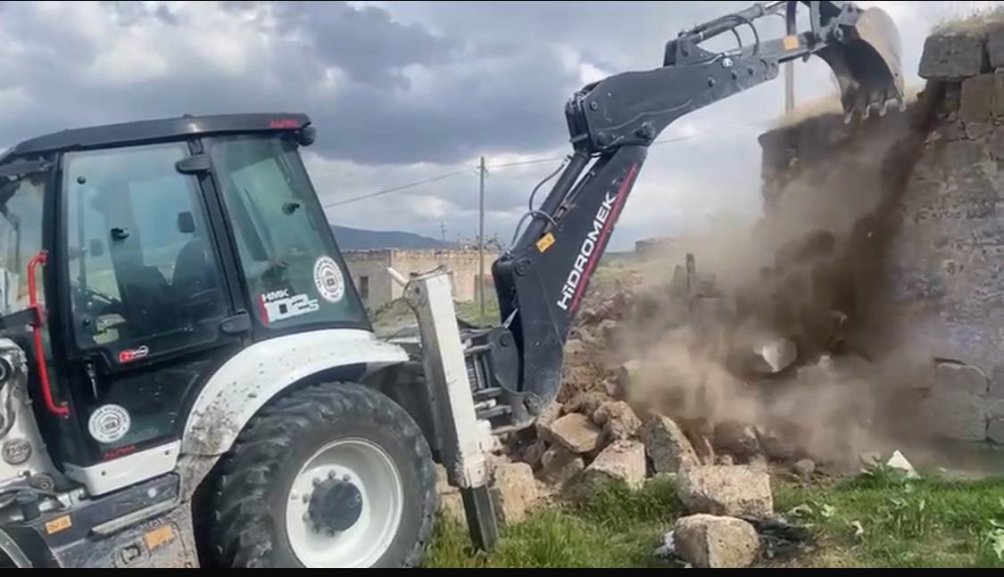 Taşpınar Belediye Başkanı Yılmaz, kolları sıvadı hizmet için çalışıyor