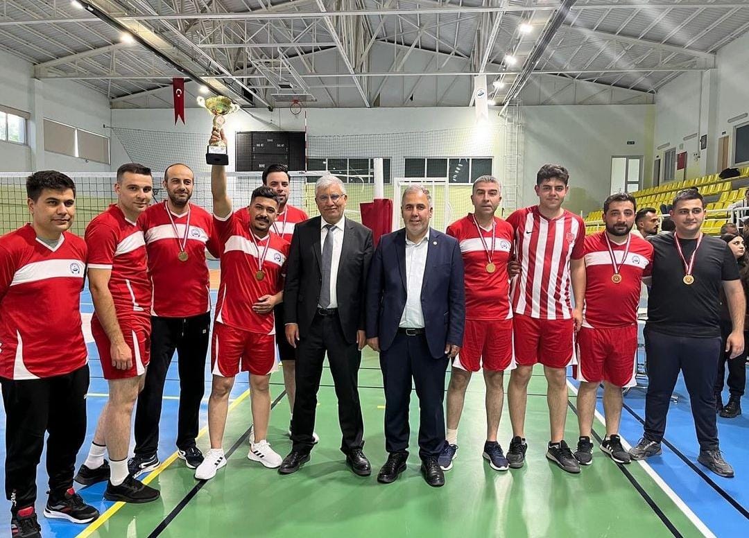 Voleybol Turnuvasında Şampiyon ASÜ Tıp Fakültesi Oldu